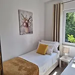 Ivy Apartment *